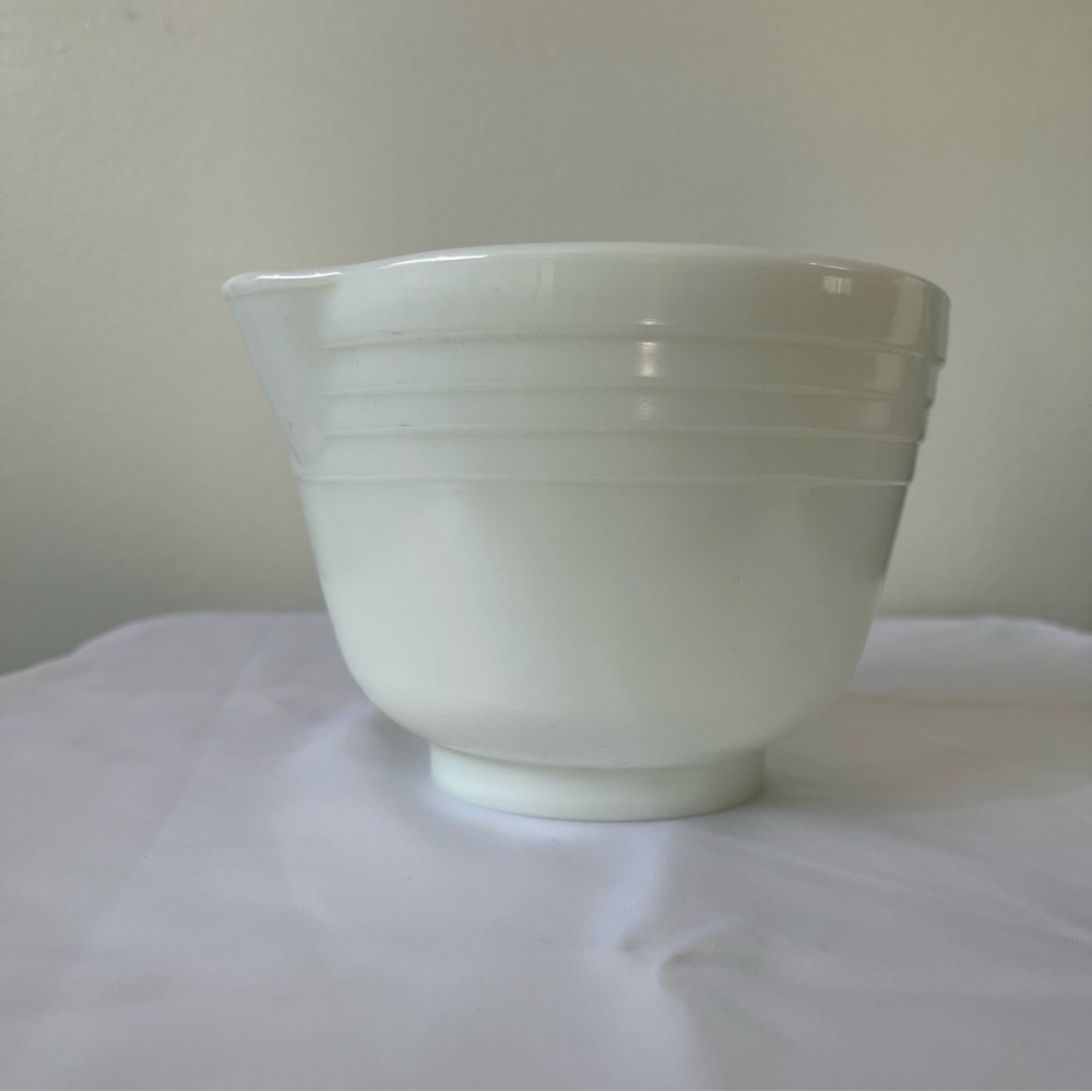 Vintage Pyrex • Hamilton Beach Mixer‎ Bowl
